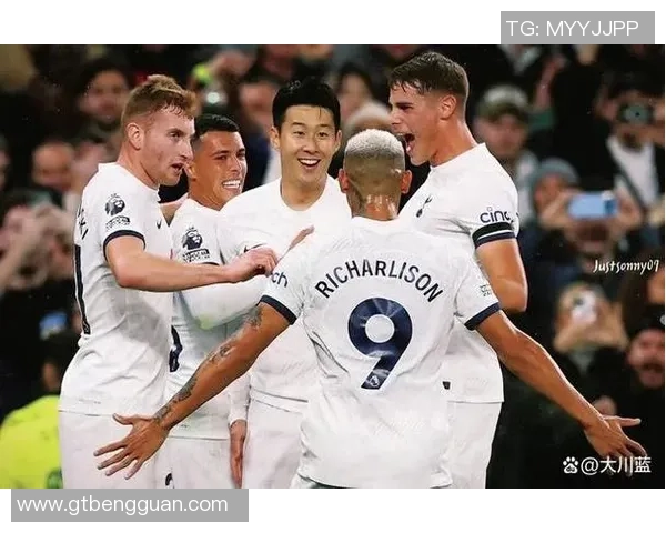 亚洲足球明星队激情对决引爆赛场热情展现足球魅力与团结精神