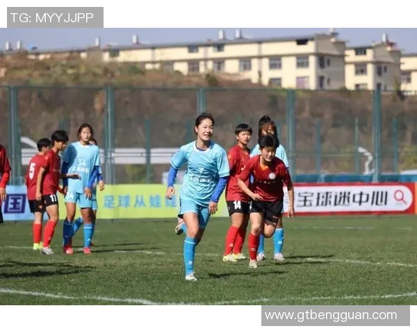 足球小的成长之路:从青训到职业赛场的奋斗与梦想 足球小的成长之路:从青训到职业赛场的奋斗与梦想