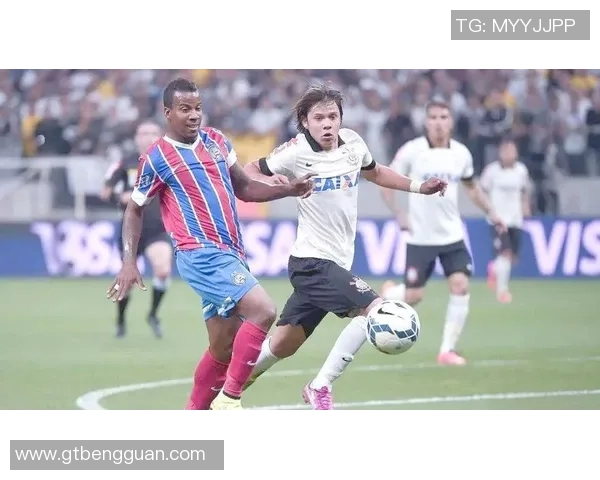 足球踢中了的瞬间如何改变比赛局势和球员心态的深度解析